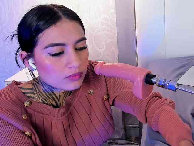 NicolleSweett04 webcam