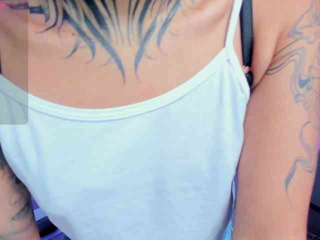 NicolleSweett04 webcam