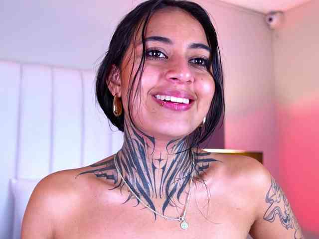 NicolleSweett04 webcam