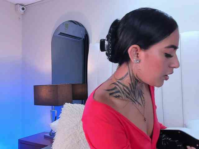 NicolleSweett04 webcam