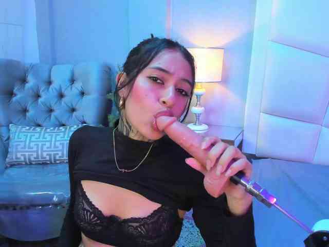 NicolleSweett04 webcam