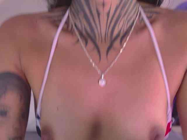 NicolleSweett04 webcam