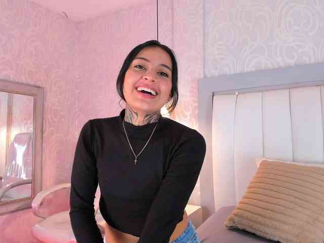NicolleSweett04 webcam