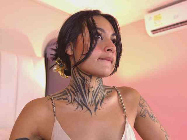 NicolleSweett04 webcam