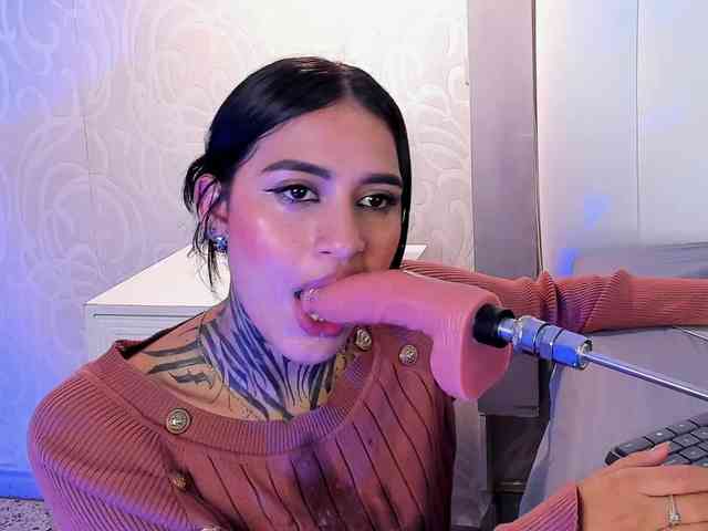 NicolleSweett04 webcam