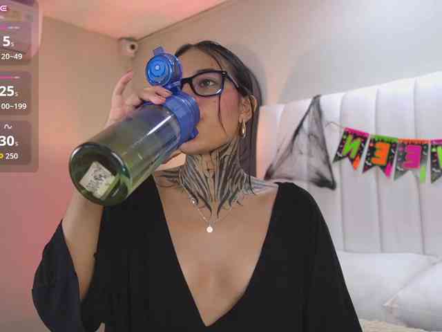 NicolleSweett04