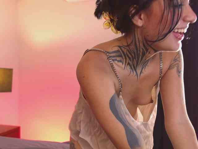 NicolleSweett04 webcam