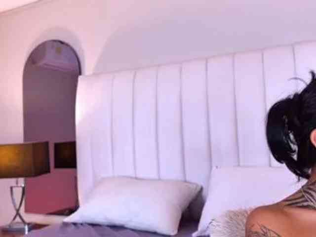 NicolleSweett04 webcam