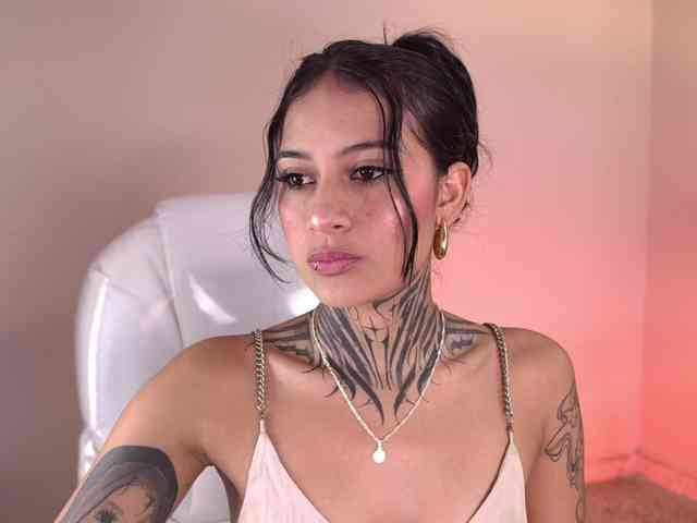 NicolleSweett04 webcam