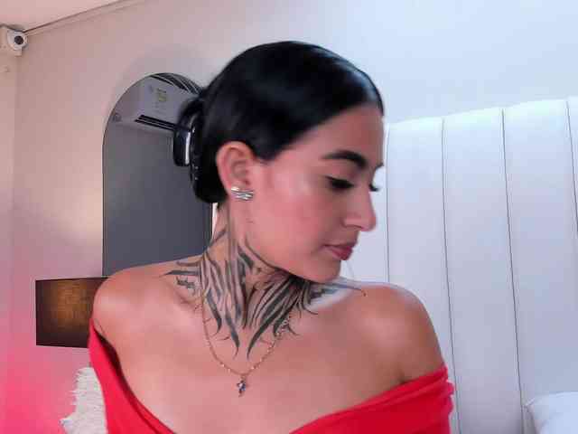 NicolleSweett04 webcam