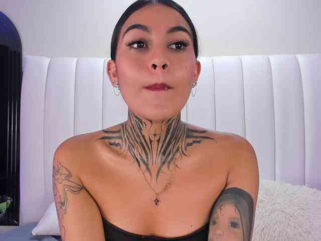 NicolleSweett04 webcam
