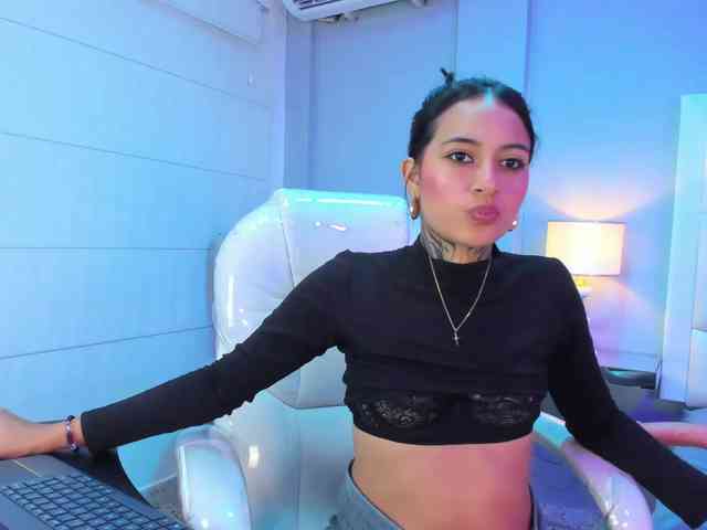 NicolleSweett04 webcam