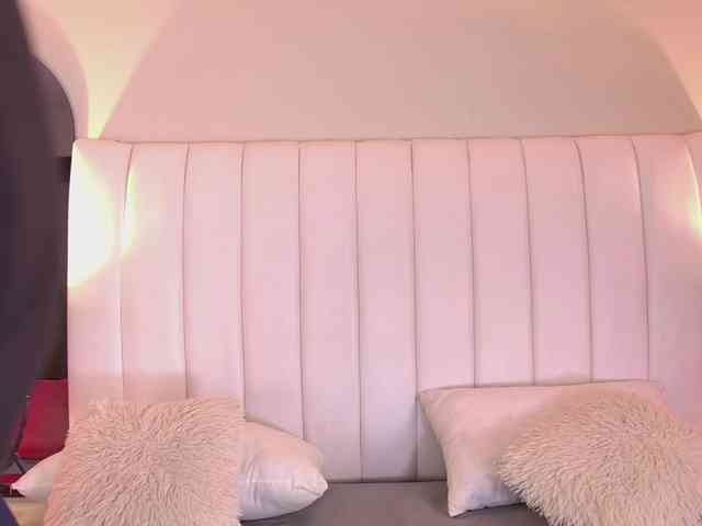 NicolleSweett04 webcam