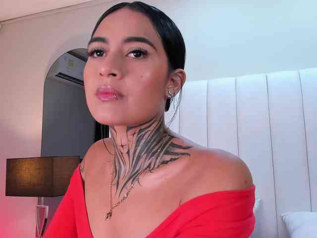 NicolleSweett04 webcam