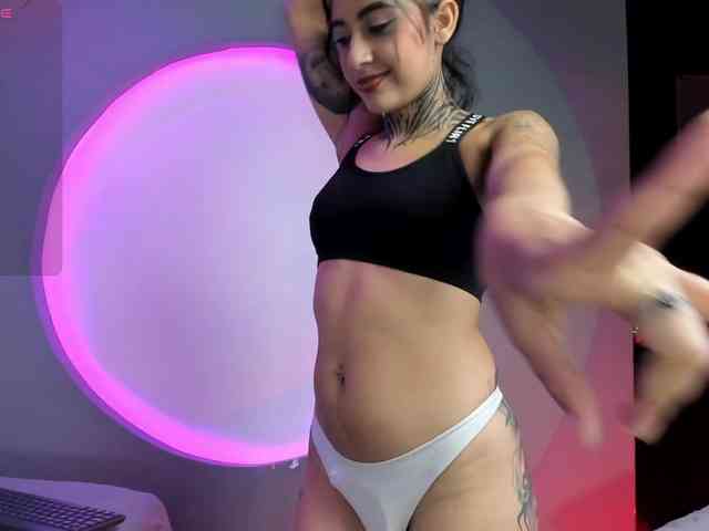 NicolleSweett04 webcam