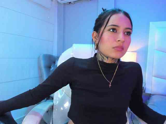 NicolleSweett04 webcam