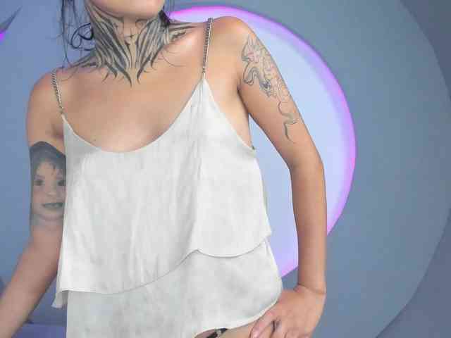 NicolleSweett04 webcam