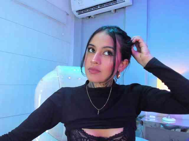 NicolleSweett04 webcam