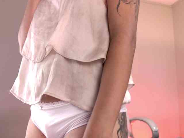 NicolleSweett04 webcam