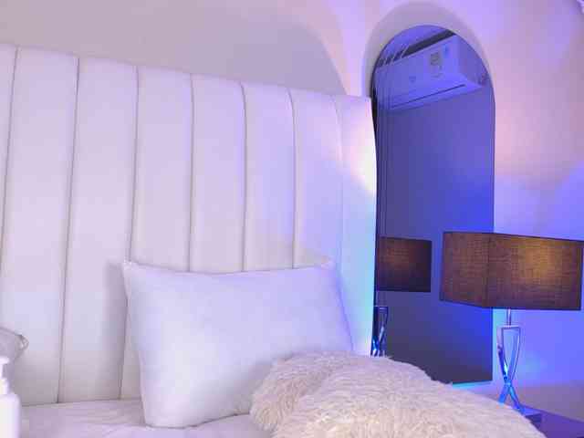 NicolleSweett04 webcam