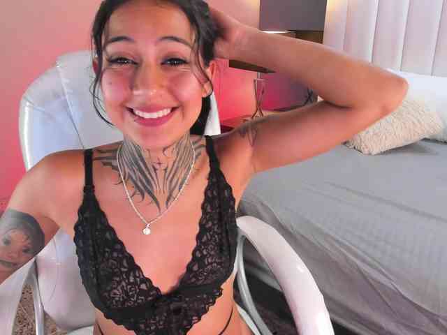 NicolleSweett04