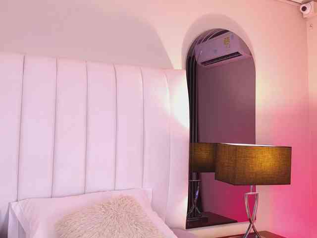 NicolleSweett04 webcam