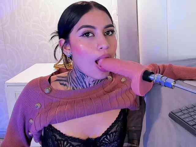 NicolleSweett04 webcam