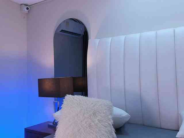 NicolleSweett04 webcam