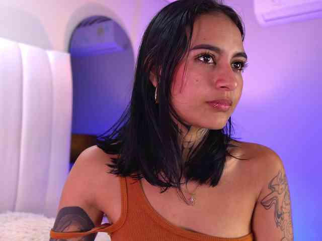 NicolleSweett04 webcam