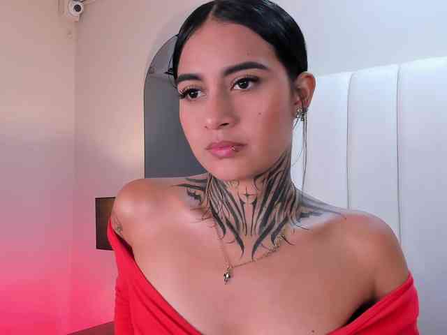 NicolleSweett04 webcam