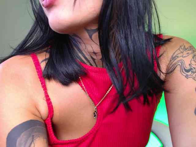NicolleSweett04 webcam