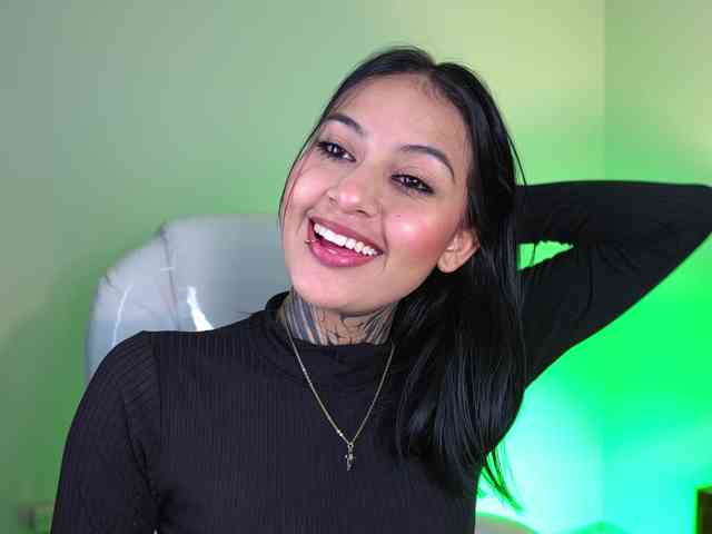 NicolleSweett04 webcam