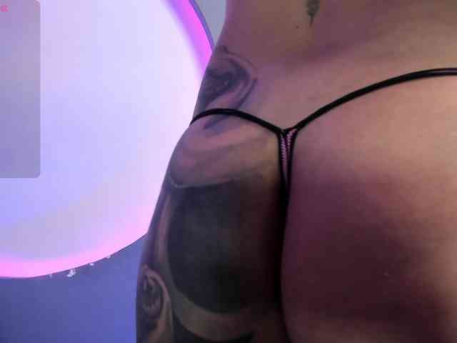 NicolleSweett04 webcam