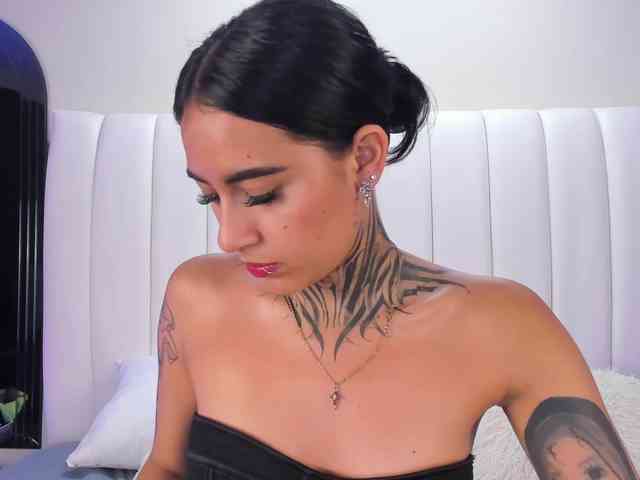 NicolleSweett04 webcam