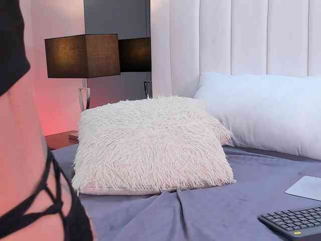 NicolleSweett04 webcam