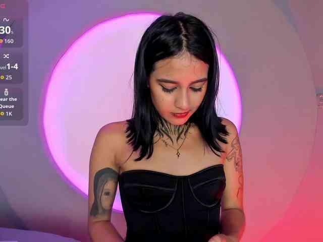NicolleSweett04 webcam