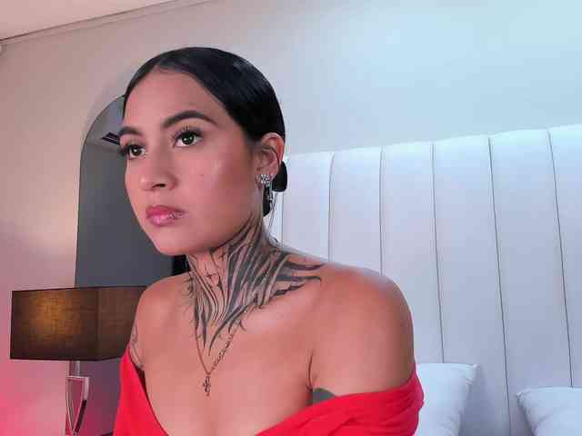 NicolleSweett04 webcam