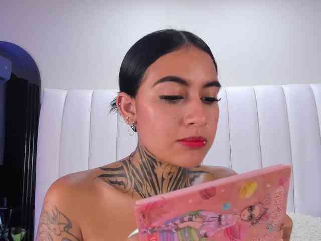 NicolleSweett04 NicolleSweett04