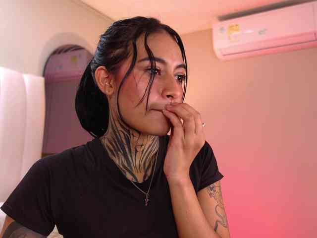 NicolleSweett04 webcam
