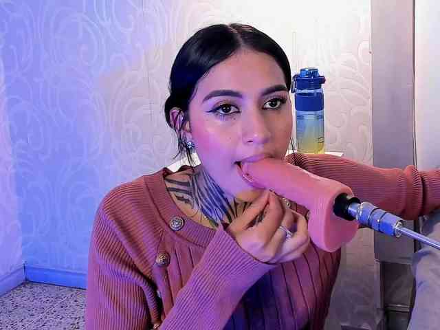 NicolleSweett04 webcam