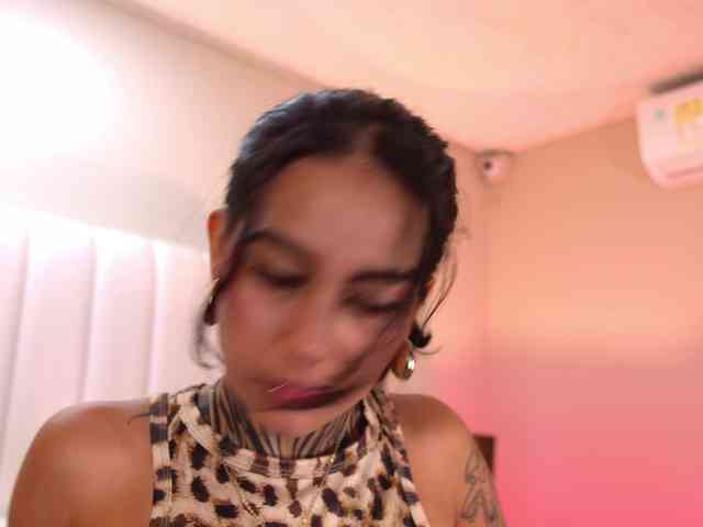 NicolleSweett04 webcam