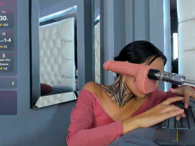 NicolleSweett04 webcam