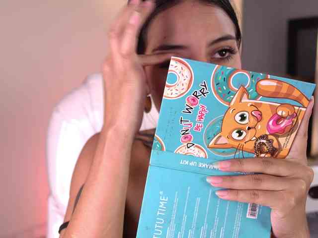 NicolleSweett04 webcam