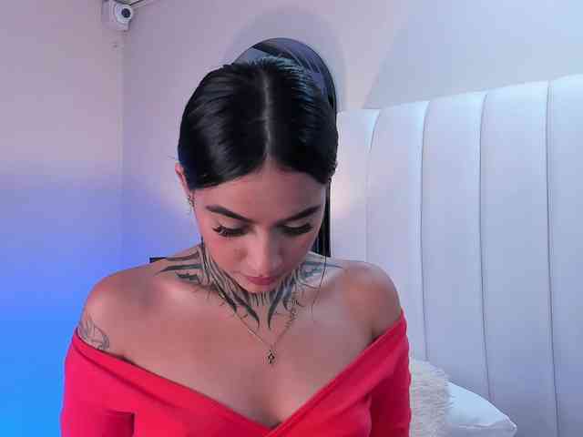 NicolleSweett04 webcam