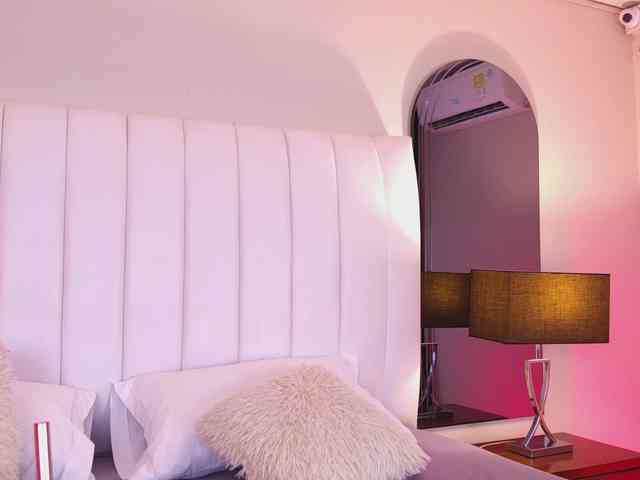 NicolleSweett04 webcam