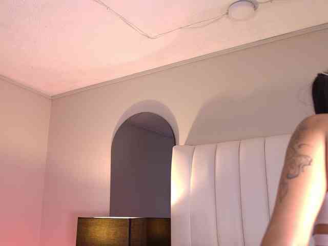 NicolleSweett04 webcam