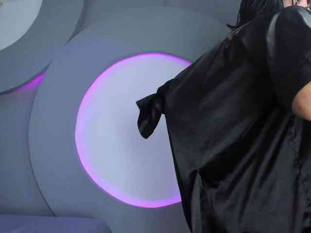 NicolleSweett04 webcam