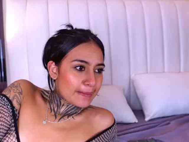 NicolleSweett04 webcam