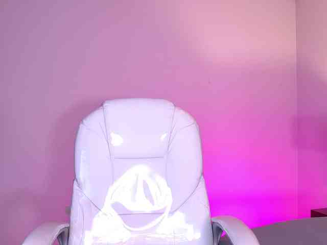 NicolleSweett04 webcam
