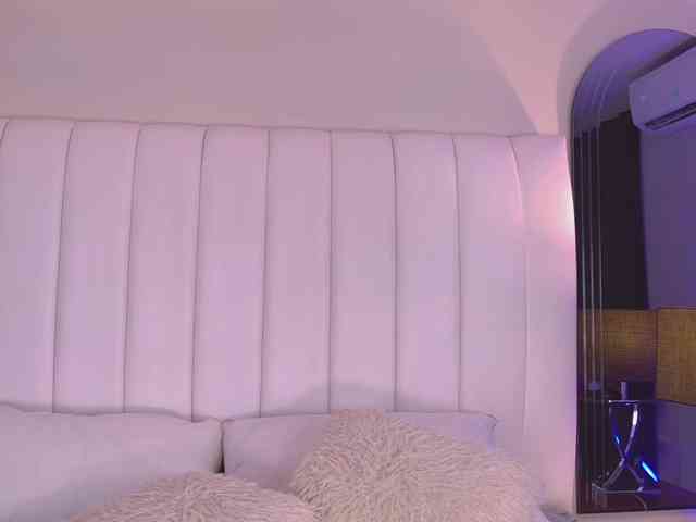 NicolleSweett04 webcam